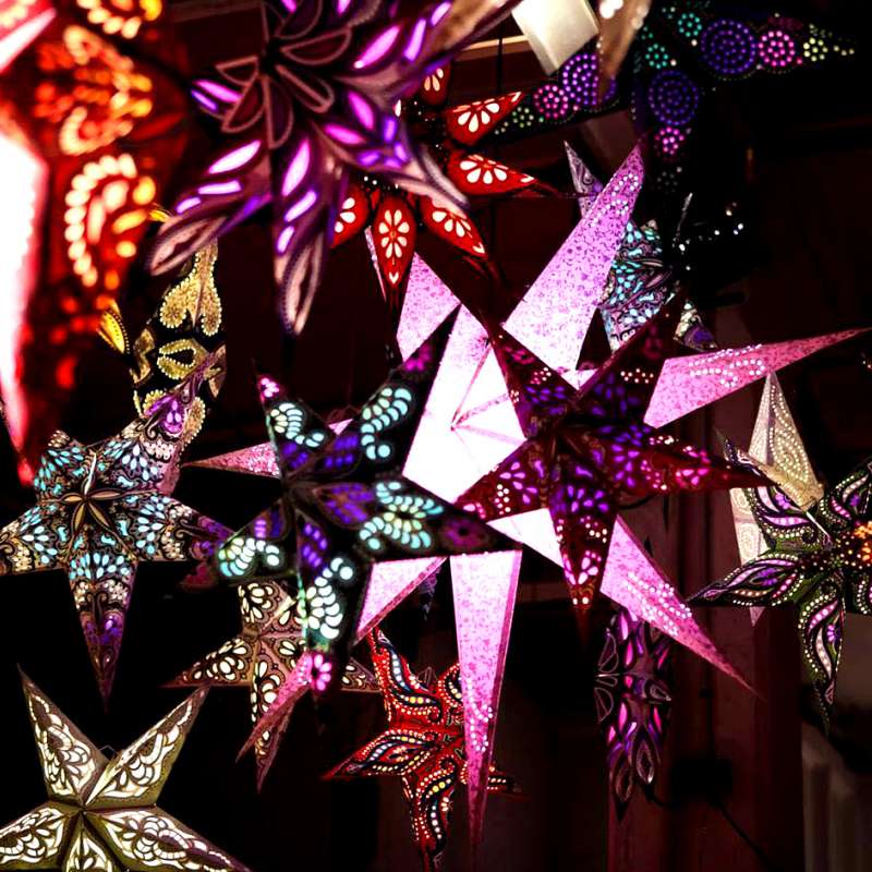 Lustres papiers en forme d'étoile